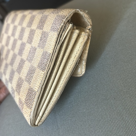 LV Damier wallet - Picture 7 of 8